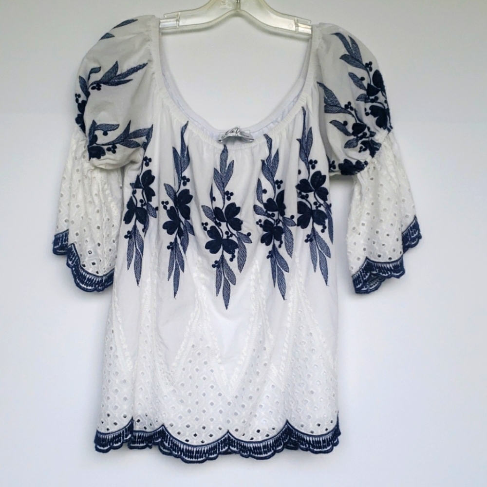 Vava by Joy Han off the shoulder top. Size L